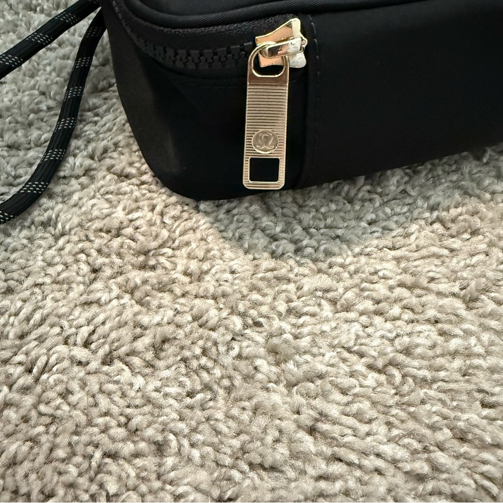 Lululemon Small Things Count Kit / Essentials Pou… - image 4